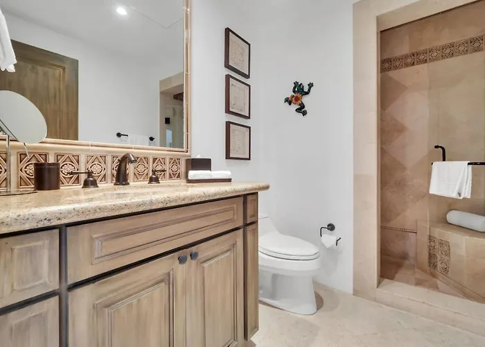 2 Bd 5-star Beachfront Paradise