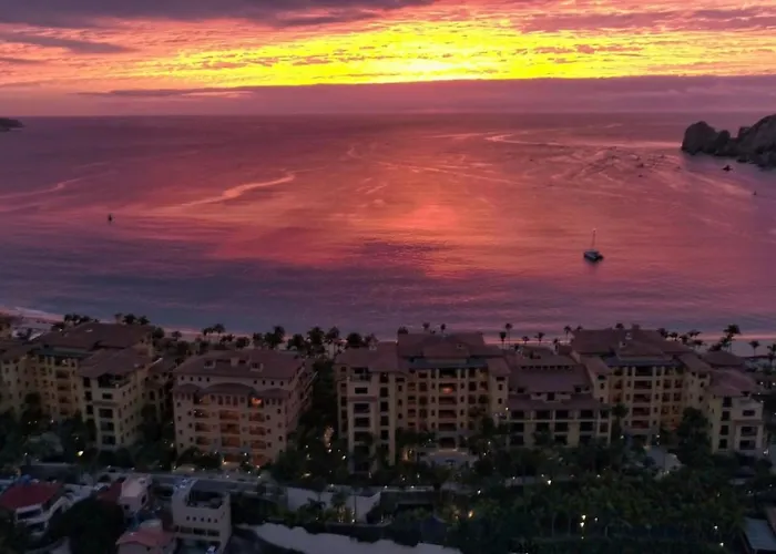 2 Bd 5-star Beachfront Paradise